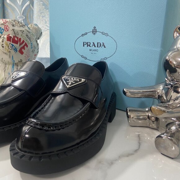 Women triangle Prada loafer - Picture 2 of 7